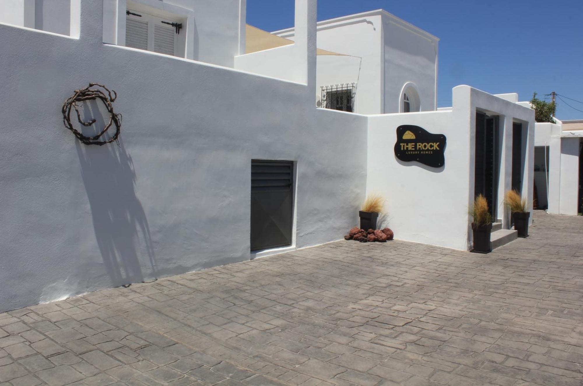 The Rock Luxury Homes Holiday home *
