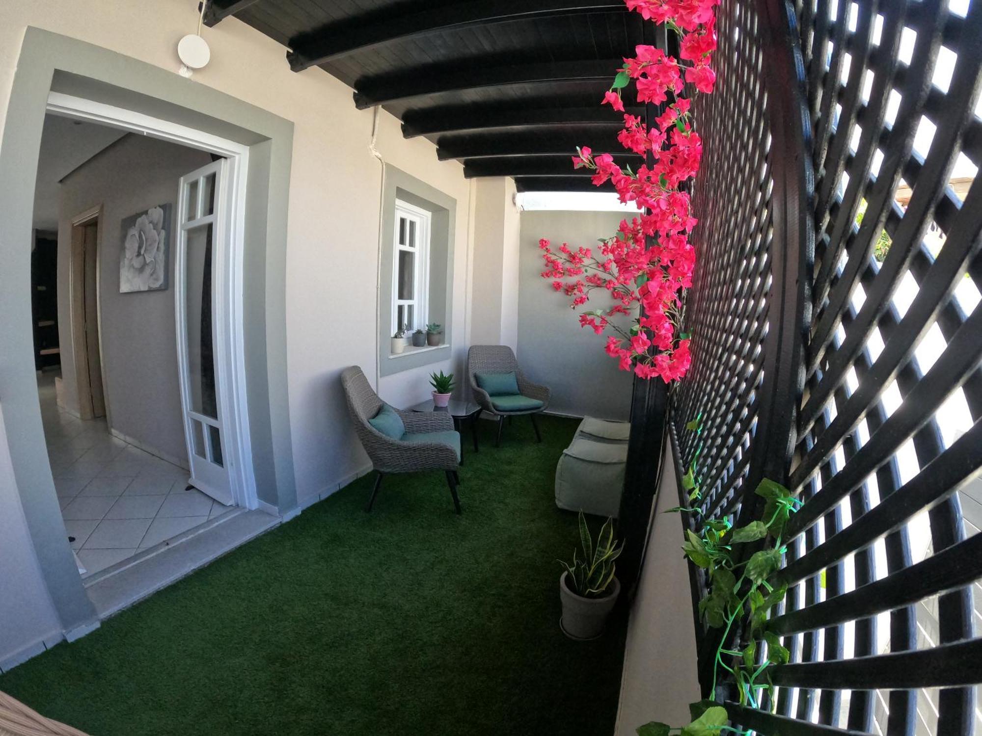 The Rock Luxury Homes Holiday home